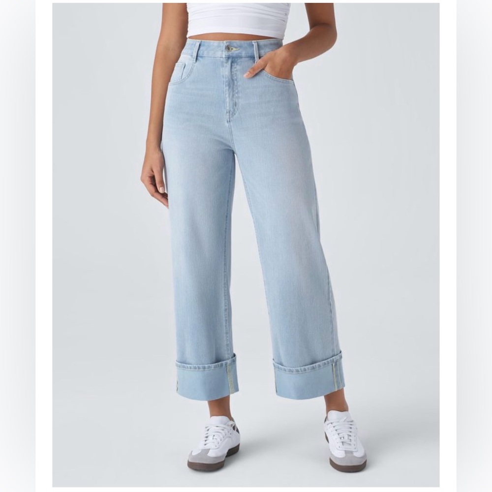 NWOT Halara Flex high waisted, rolled hem, wide leg, casual jeans